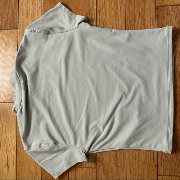 Short sleeve sleek seamless mock neck top - Picture 4 of 4